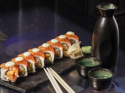Sushi roll sake