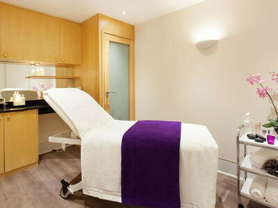 spa treatment room at the crowne plaza marlow hotel