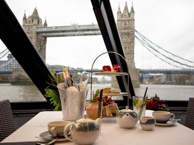 london sightseeing river cruise with afternoon tea
